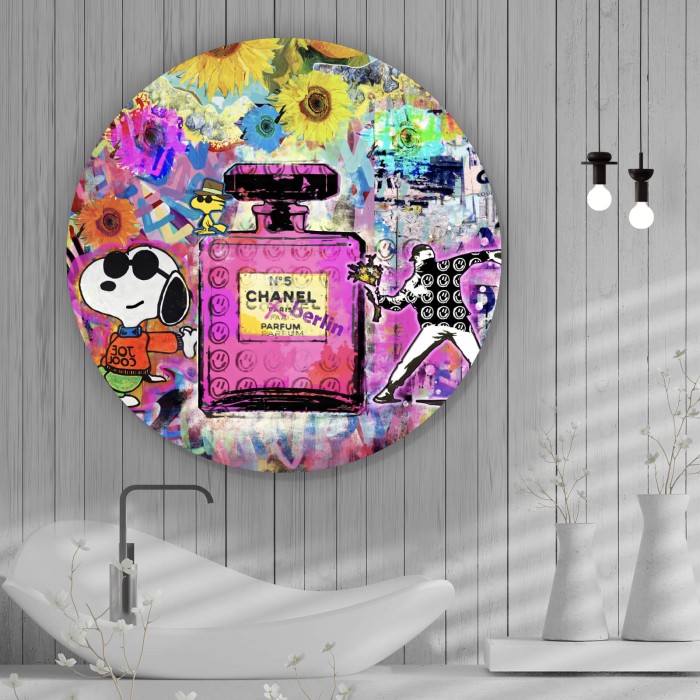 Abstrakte Collage mit Parfumflasche Kreis