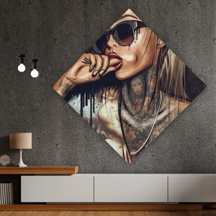 Sexy Tattoo Girl Raute